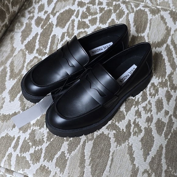 Steve Madden Shoes - Steve Madden Ladies' Lug Loafer size 7.5 black